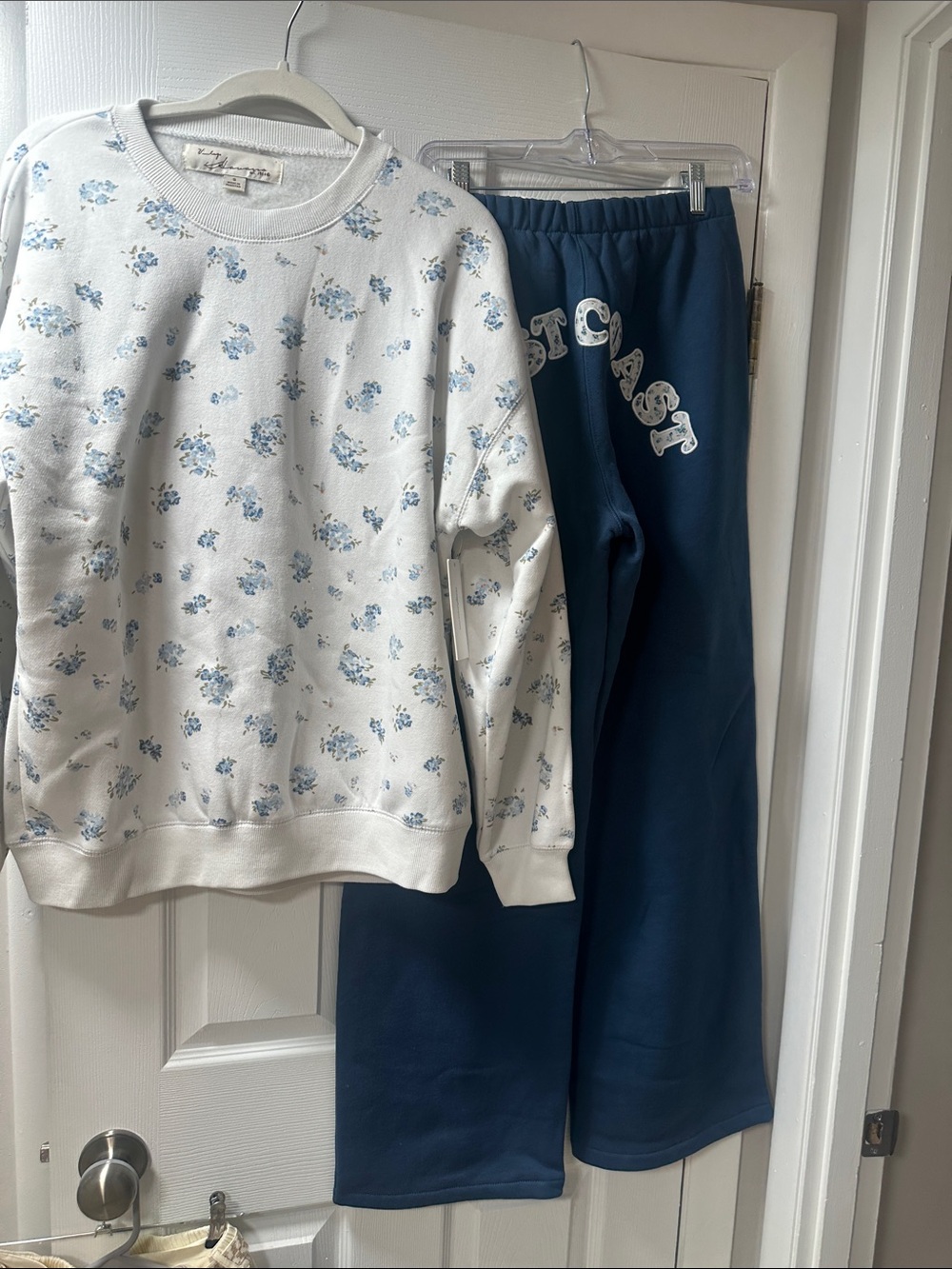 Vintage Havana White Floral Sweatshirt & Navy Pajama Pants Set